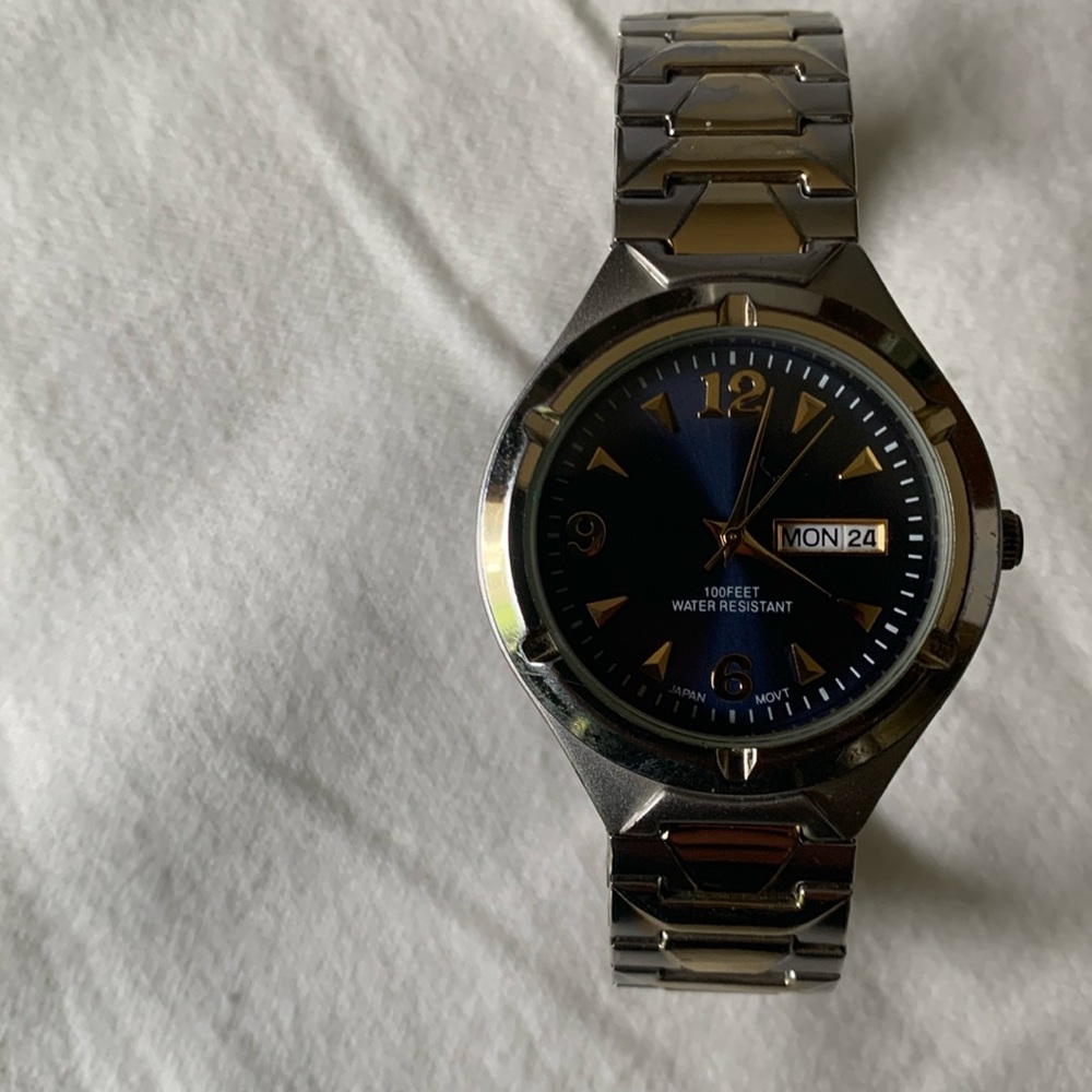 Beautiful Blue water resistant decorative wrist watch.